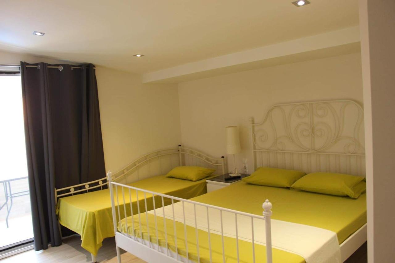 Anthia House Apartment *