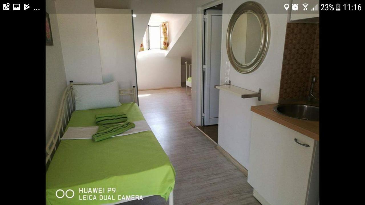 Anthia House Sarti